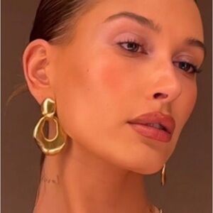 Radiant Gold Earrings (Never Worn, Excellent Condition) 2” Length, Comfortable!